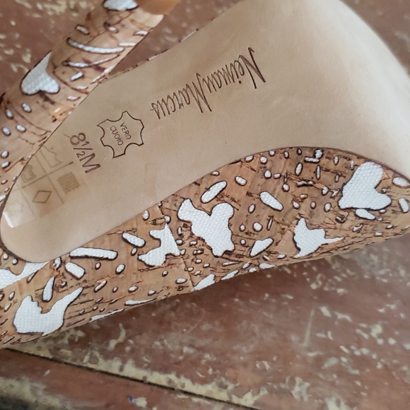 Neiman Marcus Fabulous Cork and Linen Pumps - Picture 5 of 6